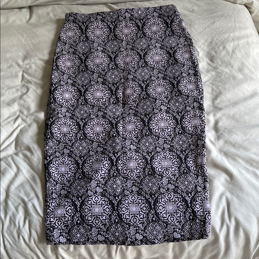 Elegant Black and Pink Patterned Skirt